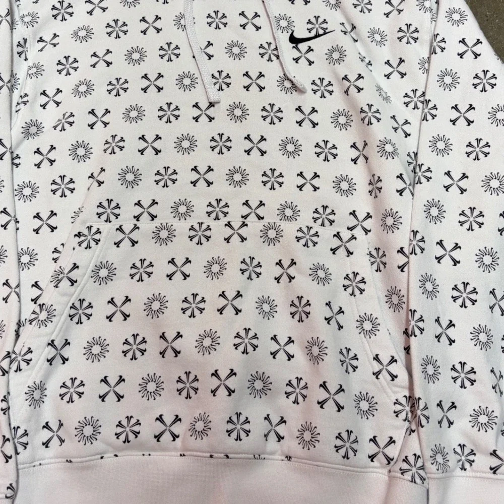 Nike Sportswear Men White Sunburst Crossbones All Over Print Hoodie Large‎